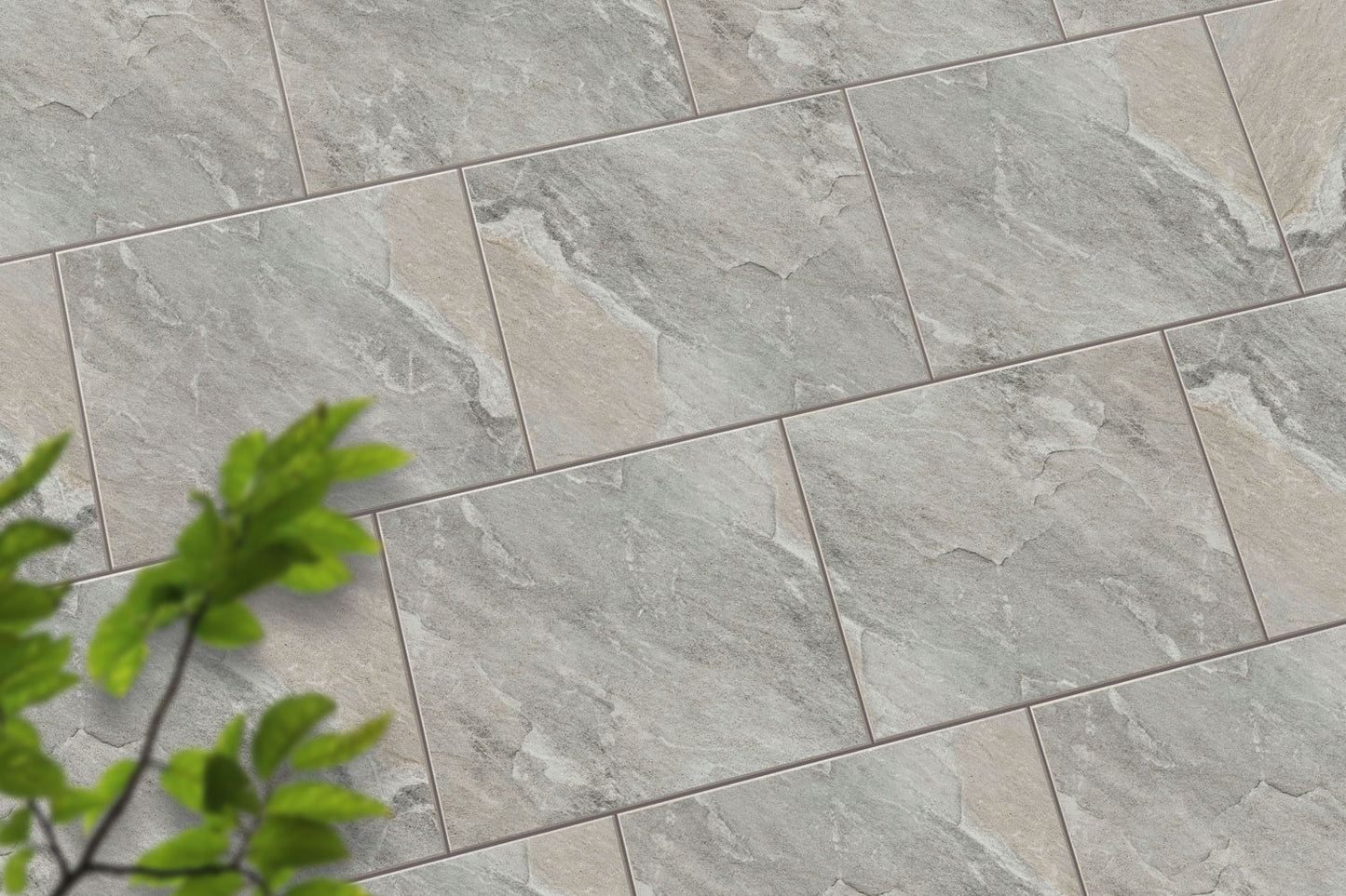 Verlegte NanoLine-Platten in grau von Woehe & Heydemann in 60x40 – Naturstein-Optik mit harmonischer Linienführung