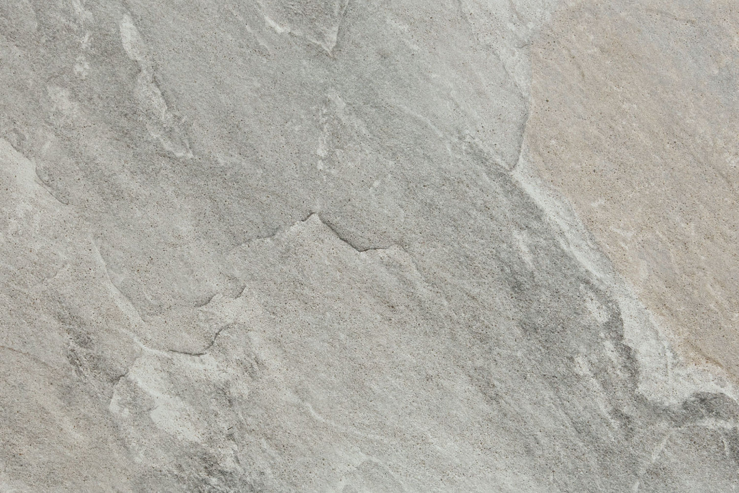 NanoLine-Terrassenplatte in grauer Naturstein-Optik von Woehe & Heydemann - feine Oberfläche