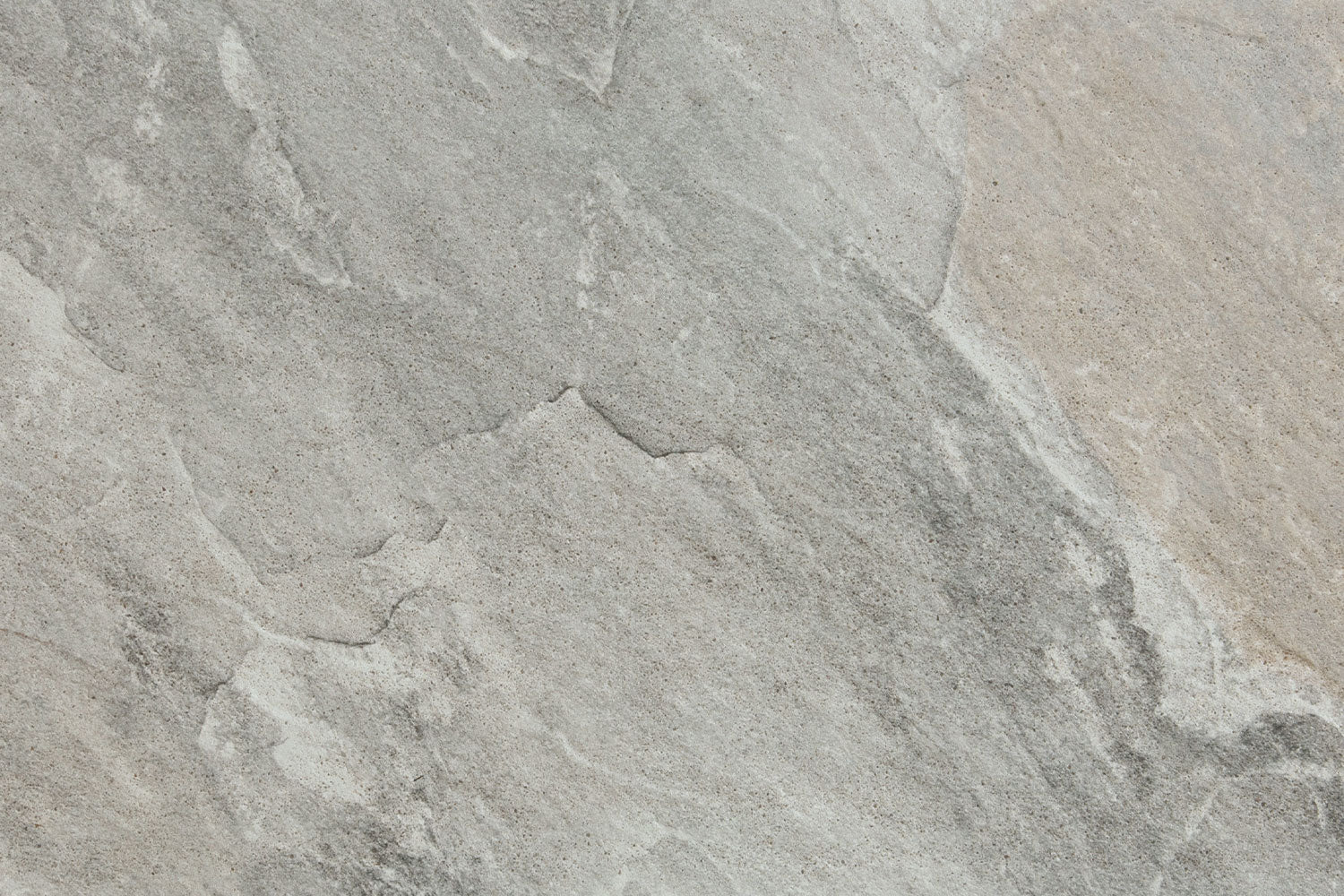 NanoLine-Terrassenplatte in grauer Naturstein-Optik von Woehe & Heydemann - feine Oberfläche