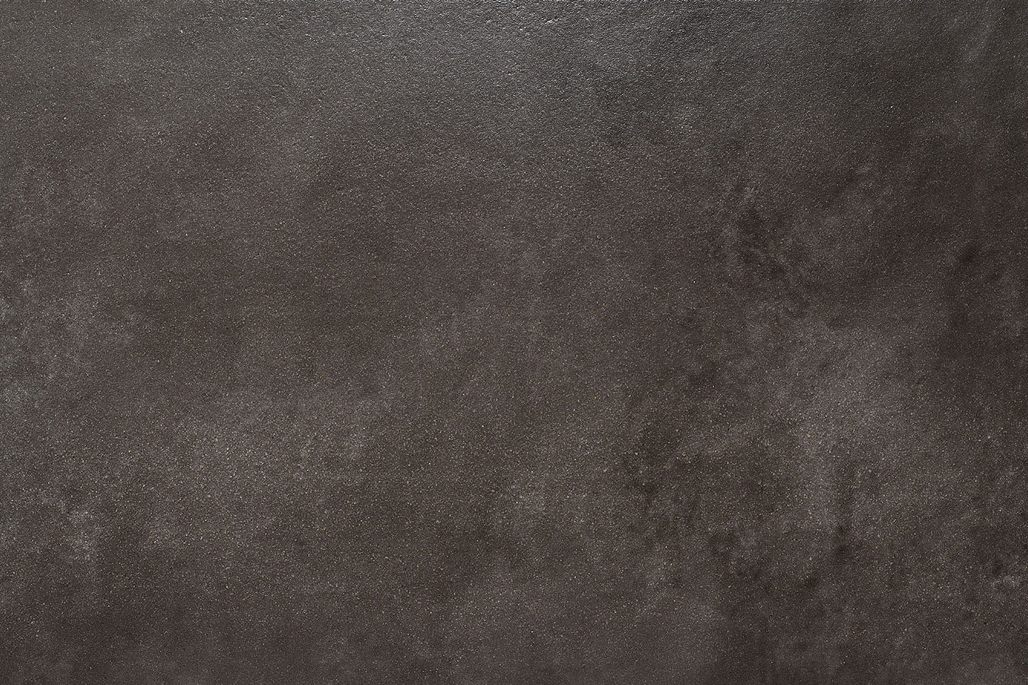 CreativeLine-Terrassenplatte in grauer Naturstein-Optik von Woehe & Heydemann mit feiner Oberfläche