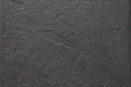 LuxoGran-Terrassenplatte in grauer Naturstein-Optik von Woehe & Heydemann mit strukturierter Oberfläche