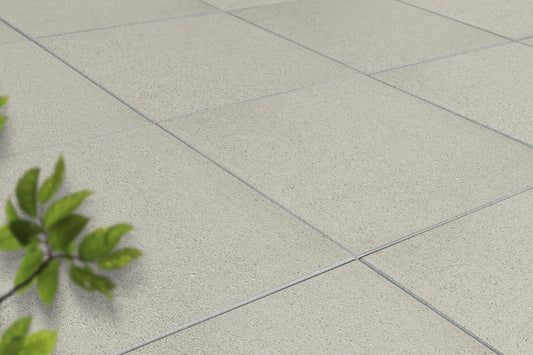 Verlegte LuxoGran-Platten in beige von Woehe & Heydemann in 60x60 – Naturstein-Optik mit harmonischer Linienführung