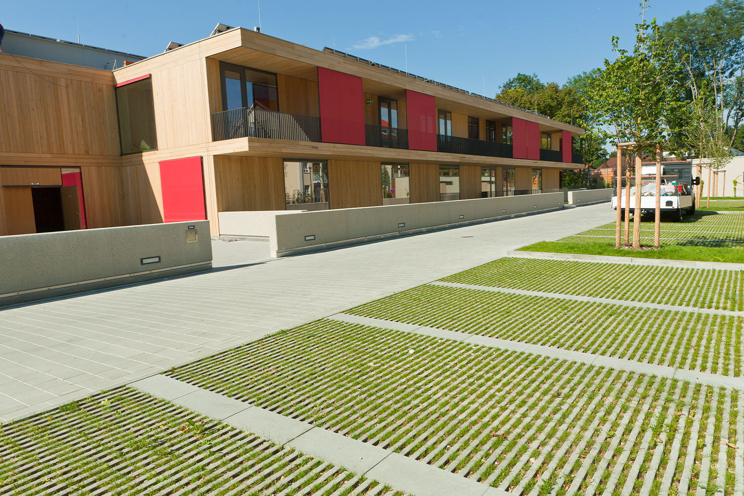 Oekopflaster Pflastersteine Rinn Woehe & Heydemann Gebäude und Parkplätze