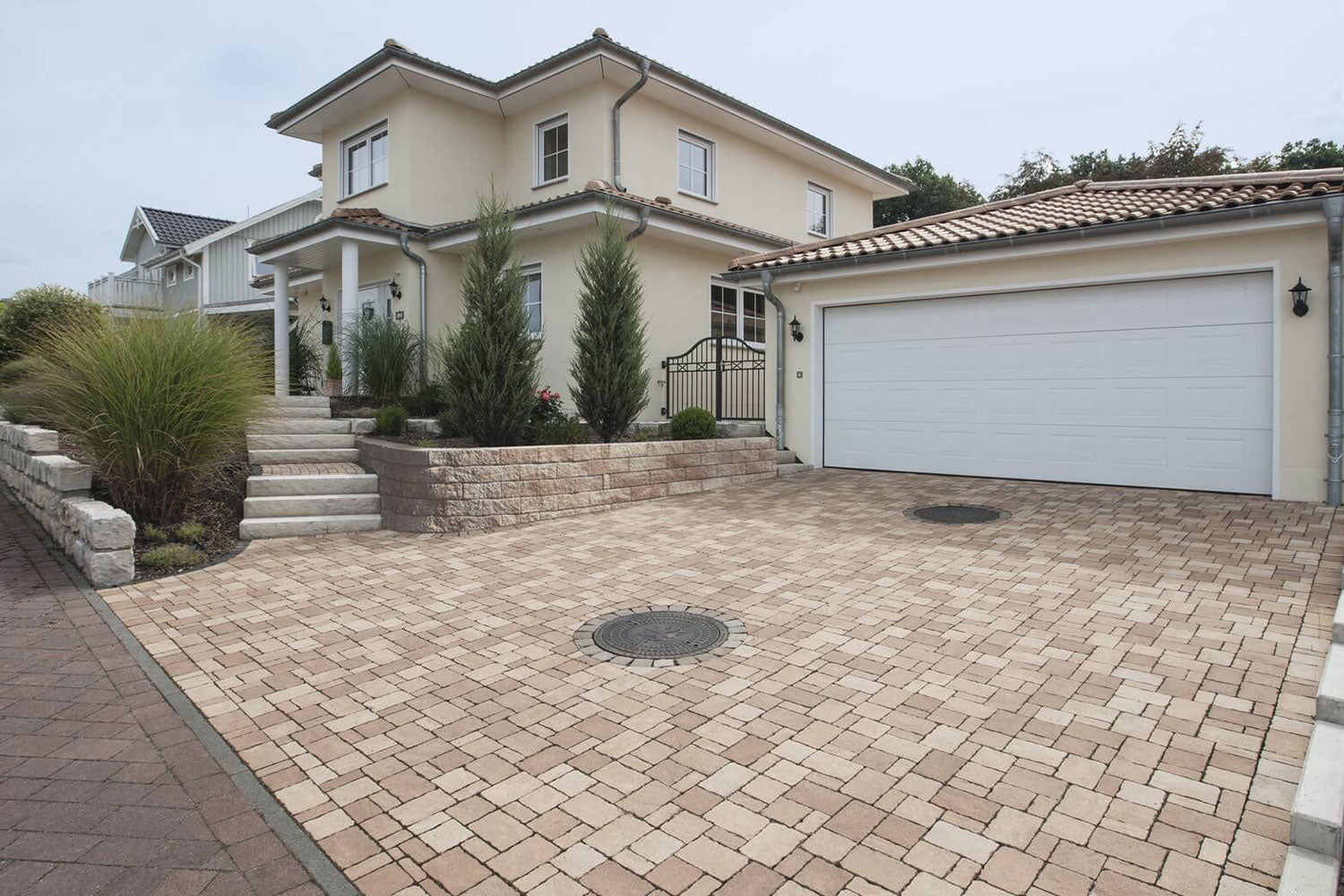 Rustikale Pflastersteine Rinn Woehe & Heydemann Haus Einfahrt