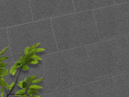 Verlegte LuxoGran-Platten in grau von Woehe & Heydemann in 60x40 – Naturstein-Optik mit harmonischer Linienführung 