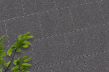Verlegte LuxoGran-Platten in grau von Woehe & Heydemann in 60x40 – Naturstein-Optik mit harmonischer Linienführung 