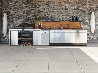 90x90 CeramicLine³-Keramikplatten in grauer Naturstein-Optik von Woehe & Heydemann verlegt auf einer modernen Terrasse