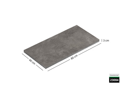 Saubere Schnittkante der 80x40 Terrassenplatte in grauer Natursteinoptik von Woehe & Heydemann mit feinkörniger Oberfläche  