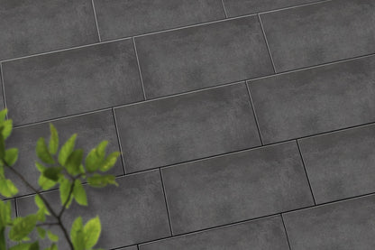 Verlegte CeramicLine³-Platten in grau von Woehe & Heydemann in 80x40 – Naturstein-Optik mit harmonischer Linienführung 