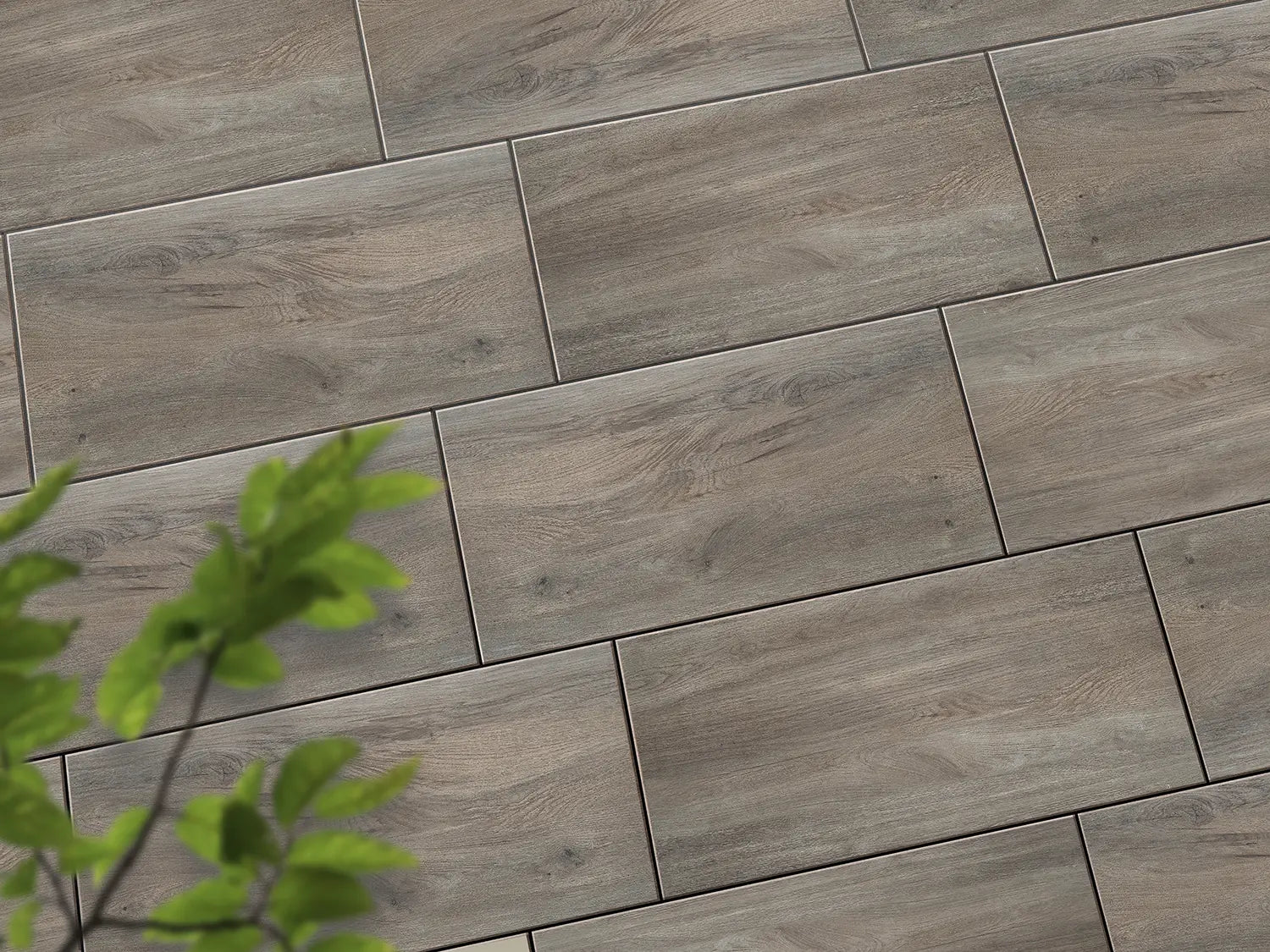CeramicLine³-Terrassenplatte in brauner Holz-Optik von Woehe & Heydemann mit Holz Oberfläche