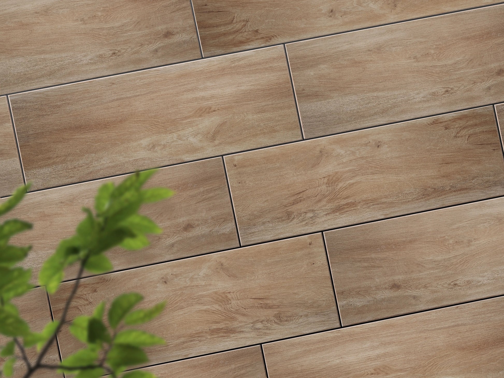 Verlegte CeramicLine³-Platten in beige/braun von Woehe & Heydemann in 120x40 – Naturstein-Optik mit harmonischer Linienführung 