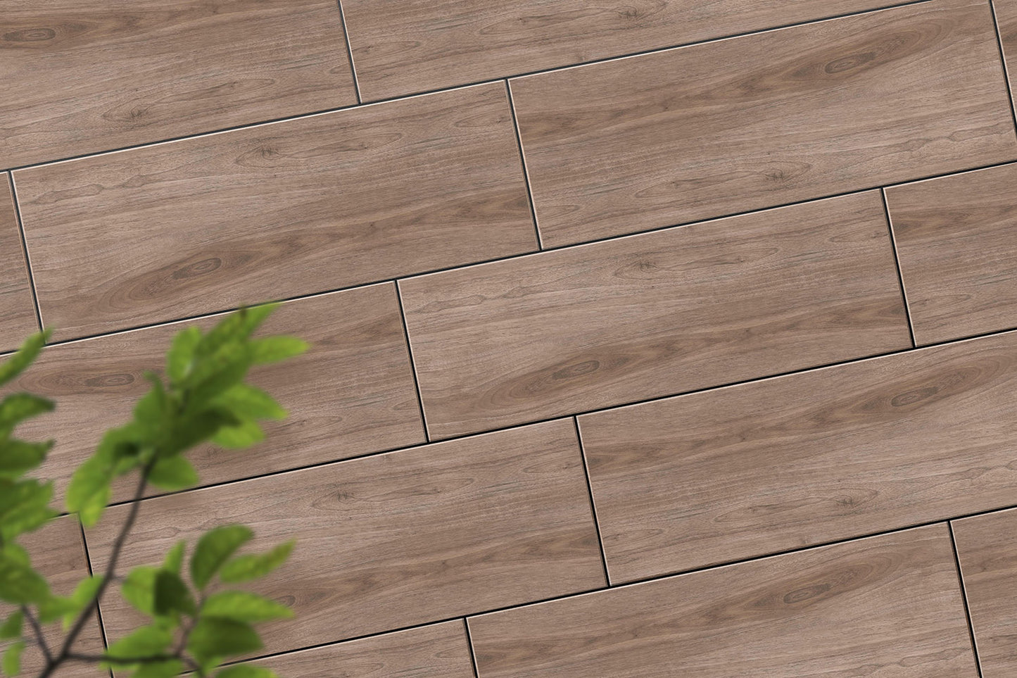 Verlegte CeramicLine³-Platten in braun von Woehe & Heydemann in 120x40 – Holz-Optik mit harmonischer Linienführung 