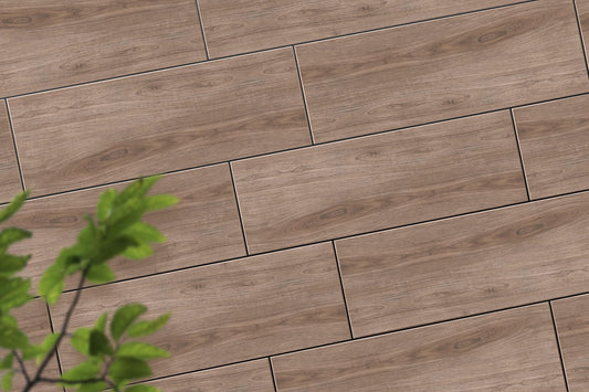 Verlegte CeramicLine³-Platten in braun von Woehe & Heydemann in 120x40 – Holz-Optik mit harmonischer Linienführung 
