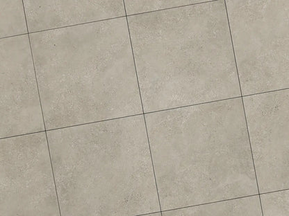 Verlegte CeramicLine³-Platten in beige von Woehe & Heydemann in 80x80 – Muschelkalk-Optik mit harmonischer Linienführung 