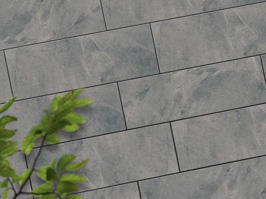 CeramicLine² Terrassenplatte in beige grau Naturstein-Optik von Woehe & Heydemann verlegt