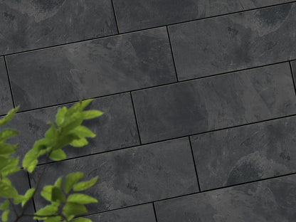 Verlegte CeramicLine²-Platten in grau von Woehe & Heydemann in 80x40 – Naturstein-Optik mit harmonischer Linienführung 