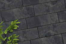 Verlegte CeramicLine²-Platten in grau von Woehe & Heydemann in 120x40 – Naturstein-Optik mit harmonischer Linienführung 
