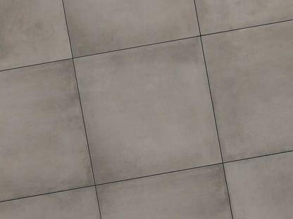 Verlegte CeramicLine²-Platten in grau von Woehe & Heydemann in 100x100 – Beton-Optik mit harmonischer Linienführung