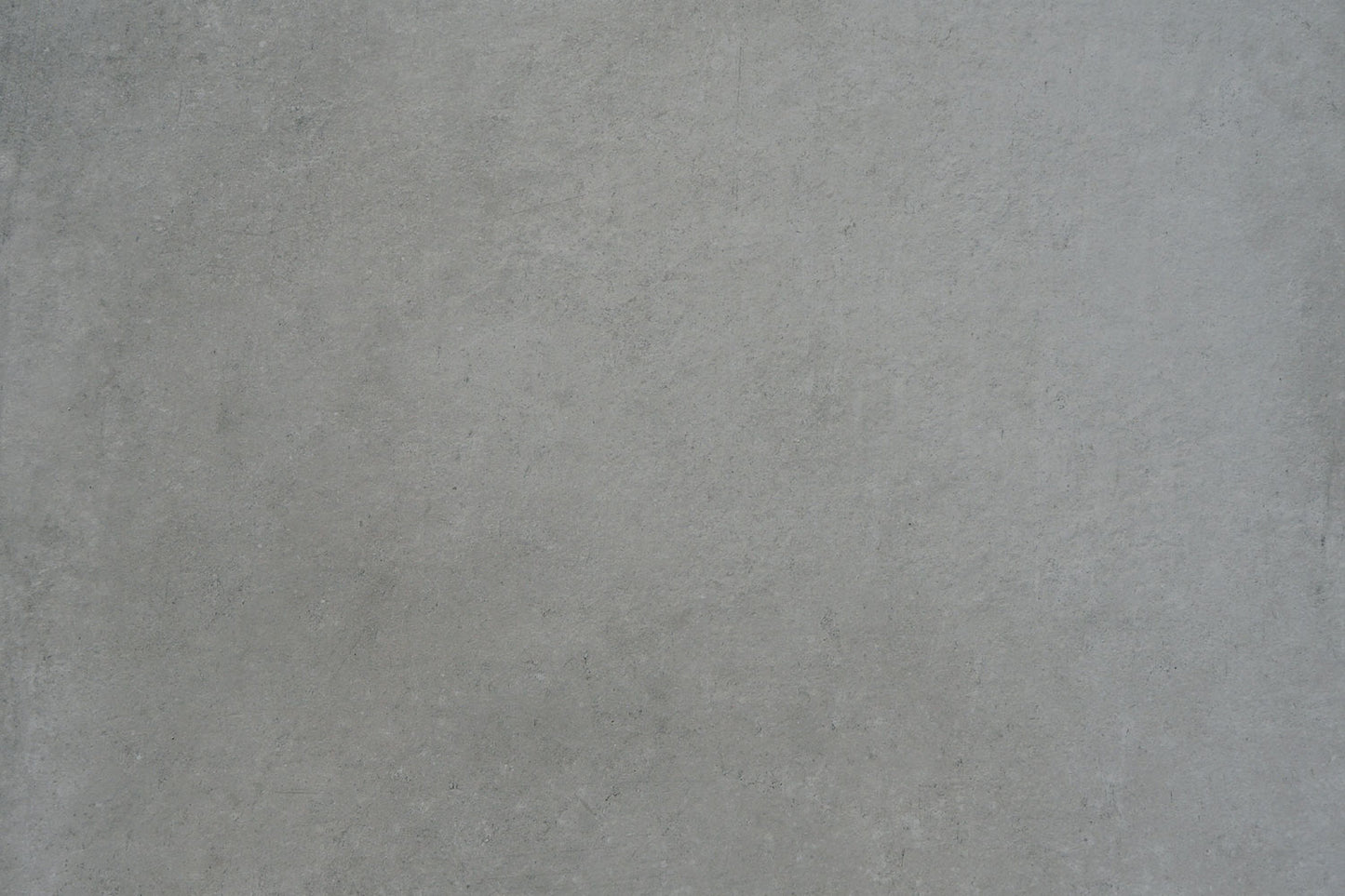 CeramicLine²-Terrassenplatte in grauer Naturstein-Optik von Woehe & Heydemann mit feiner Oberfläche