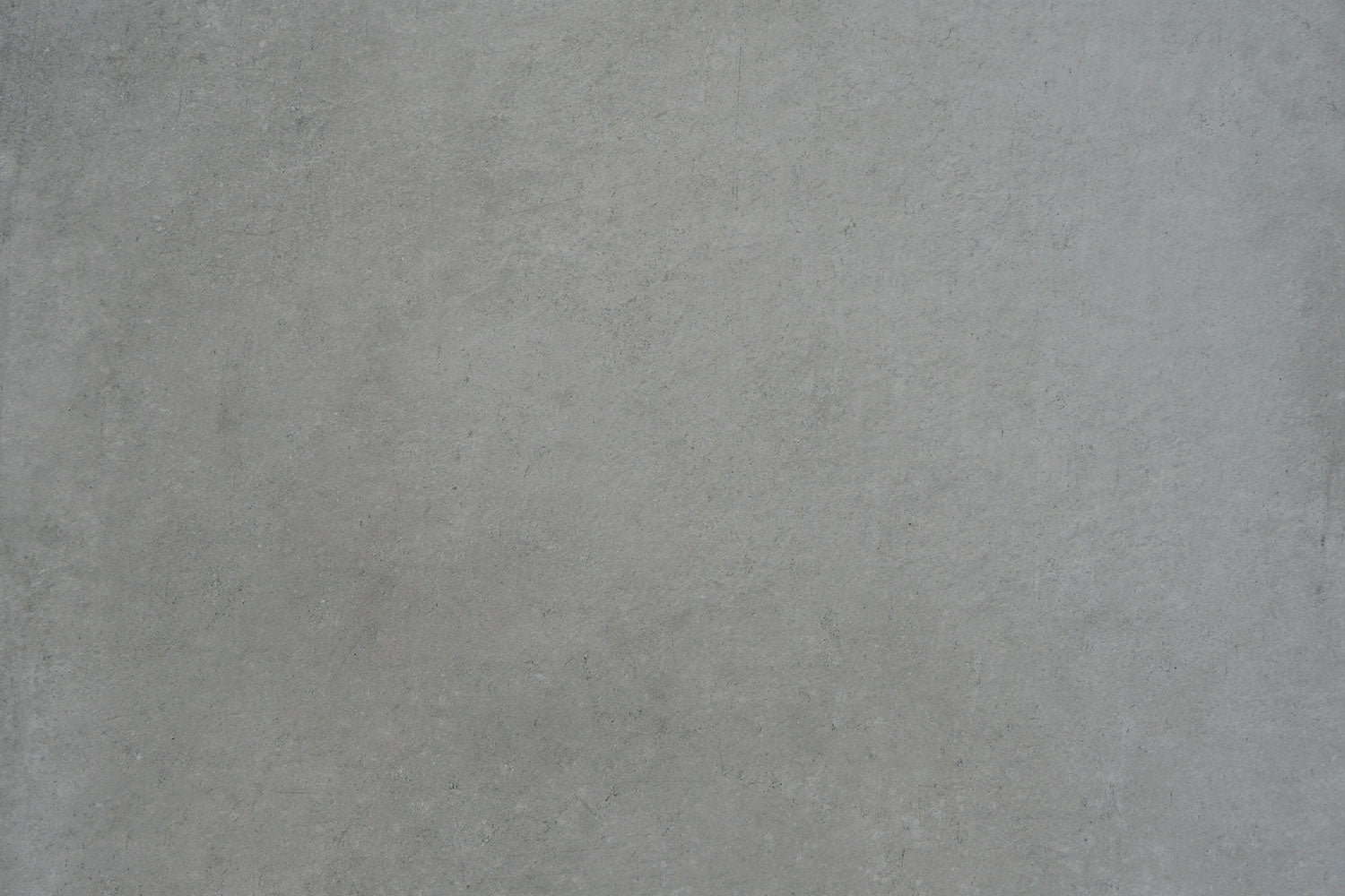 CeramicLine²-Terrassenplatte in grauer Beton-Optik von Woehe & Heydemann mit feiner Oberfläche