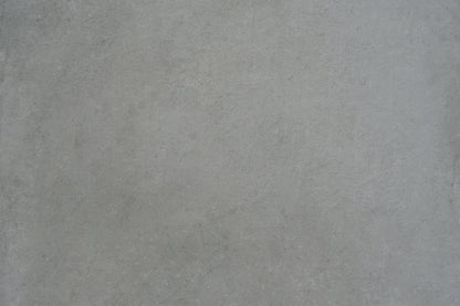 CeramicLine²-Terrassenplatte in grauer Naturstein-Optik von Woehe & Heydemann mit feiner Oberfläche