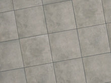 Verlegte CeramicLine²-Platten in grau von Woehe & Heydemann in 60x60. Beton-Optik mit harmonischer Linienführung.