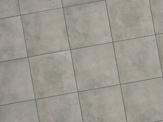 Verlegte CeramicLine²-Platten in grau von Woehe & Heydemann in 60x60. Beton-Optik mit harmonischer Linienführung.