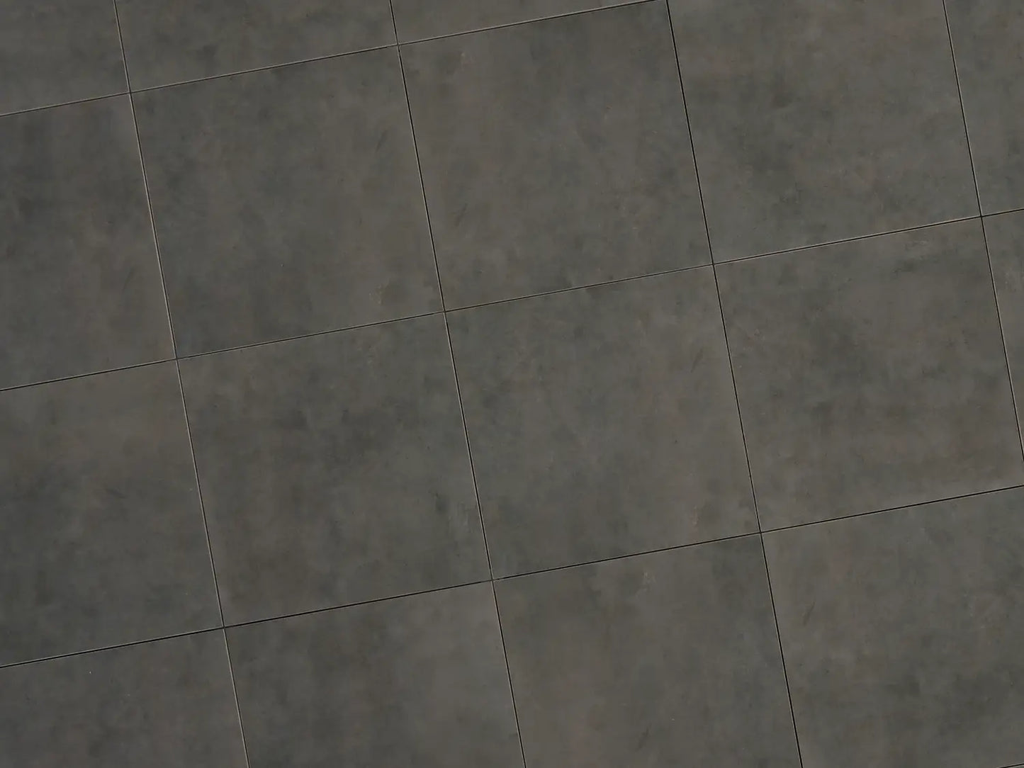 Verlegte CeramicLine²-Platten in anthrazit von Woehe & Heydemann in 60x60. Beton-Optik mit harmonischer Linienführung.