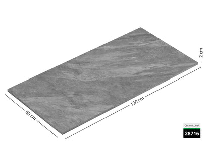 Saubere Schnittkante der 120x60 Terrassenplatte in grauer Natursteinoptik von Woehe & Heydemann mit feinkörniger Oberfläche  