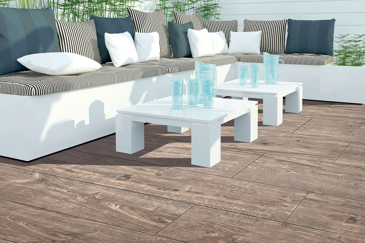120x40 CeramicLine²-Terrassenplatten in brauner Holzoptik von Woehe & Heydemann verlegt auf einer modernen Terrasse