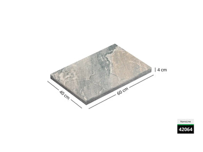 Saubere Schnittkante der 60x40 Terrassenplatte in grauer Natursteinoptik von Woehe & Heydemann mit feinkörniger Oberfläche  