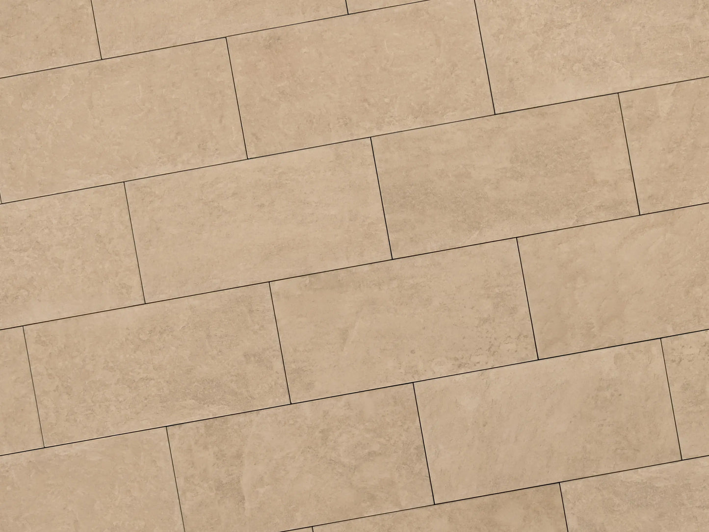 Verlegte NanoLine-Platten in beige von Woehe & Heydemann in 40x80. Naturstein-Optik mit harmonischer Linienführung.