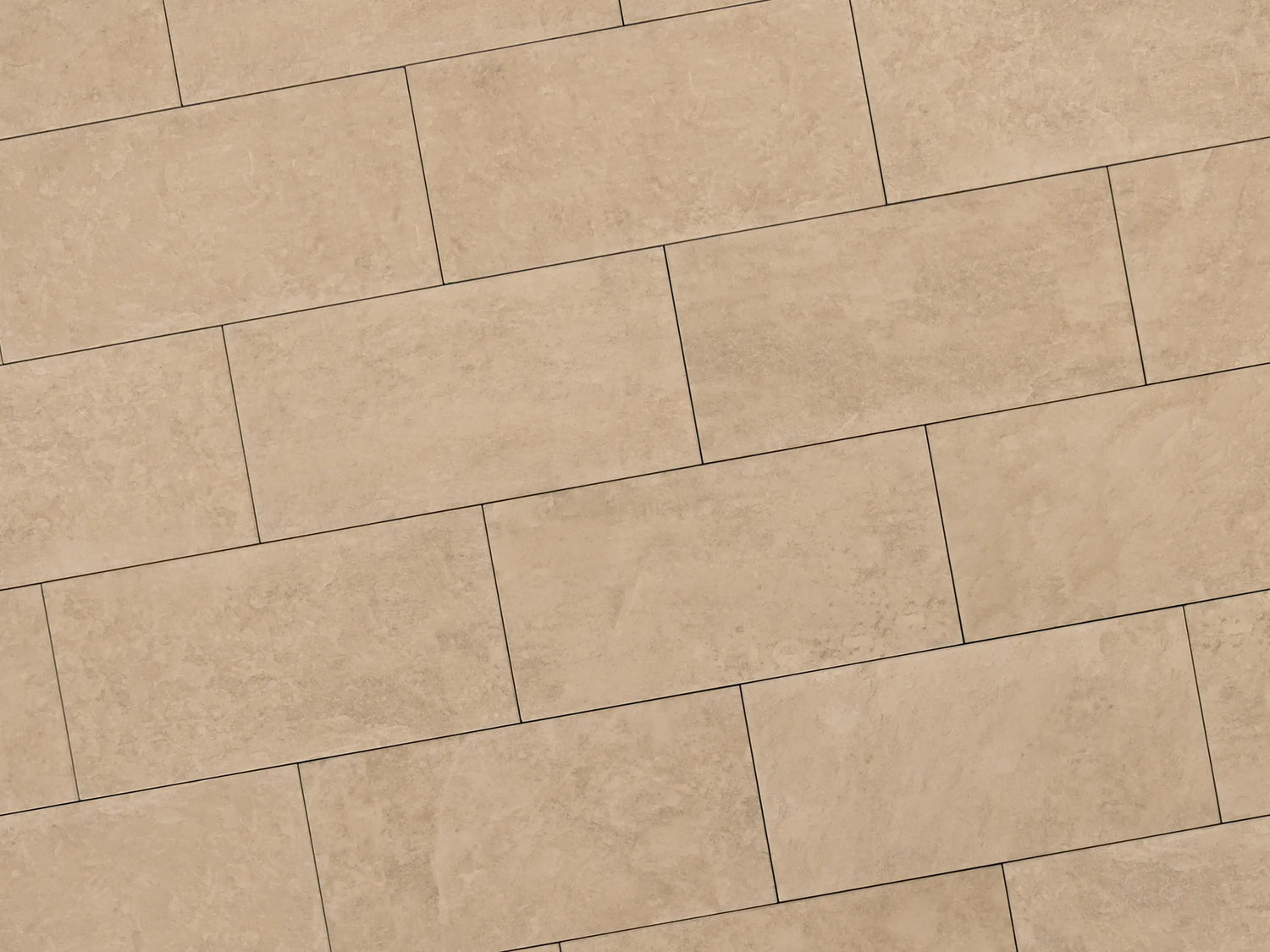 Verlegte NanoLine-Platten in beige von Woehe & Heydemann in 40x80. Naturstein-Optik mit harmonischer Linienführung.