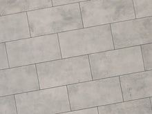 Verlegte NanoLine-Platten in grau von Woehe & Heydemann in 40x80. Beton-Optik mit harmonischer Linienführung.