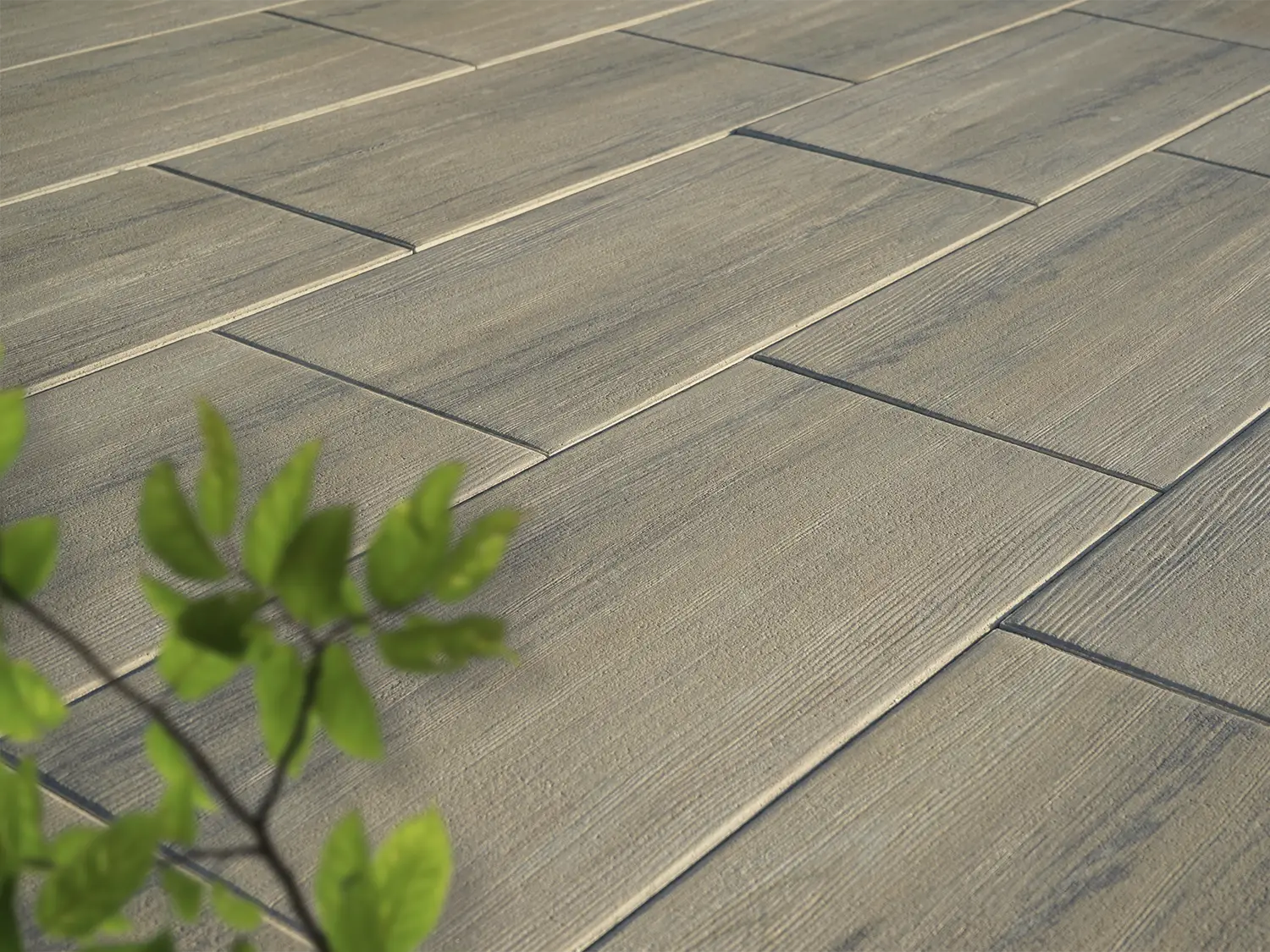 NanoLine-Terrassenplatte in Holz-Optik von Woehe & Heydemann - Holz Oberfläche