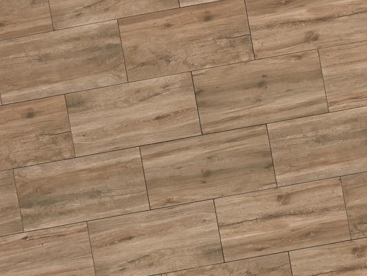 Verlegte NanoLine-Platten in braun von Woehe & Heydemann in 40x80. Holz-Optik mit harmonischer Linienführung.