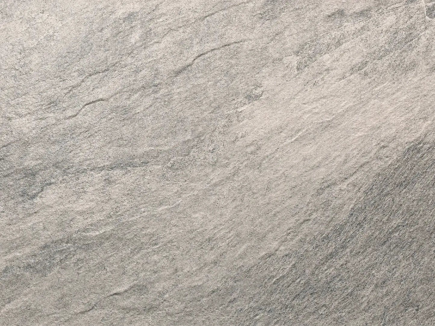 CreativeLine-Terrassenplatte in beige grauer Naturstein-Optik von Woehe & Heydemann - Schieferstruktur