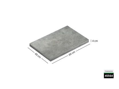 Saubere Schnittkante der 60x40 Terrassenplatte in grauer Betonoptik von Woehe & Heydemann mit feinkörniger Oberfläche  