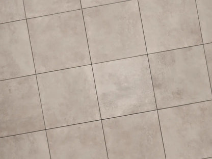 Verlegte CreativeLine-Platten in beige von Woehe & Heydemann in 60x60. Beton-Optik mit harmonischer Linienführung.