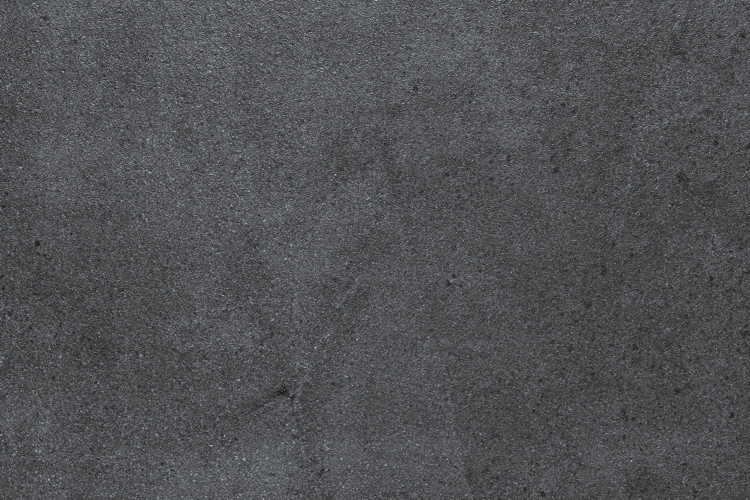 CreativeLine-Terrassenplatte in anthraziter Beton-Optik von Woehe & Heydemann mit feiner Oberfläche