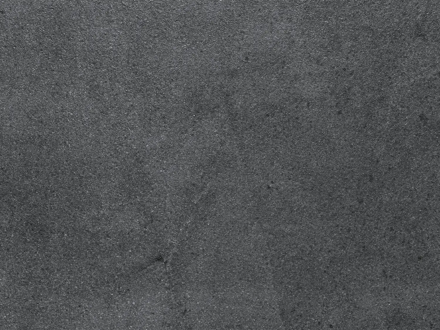 CreativeLine-Terrassenplatte in anthraziter Beton-Optik von Woehe & Heydemann mit feiner Oberfläche