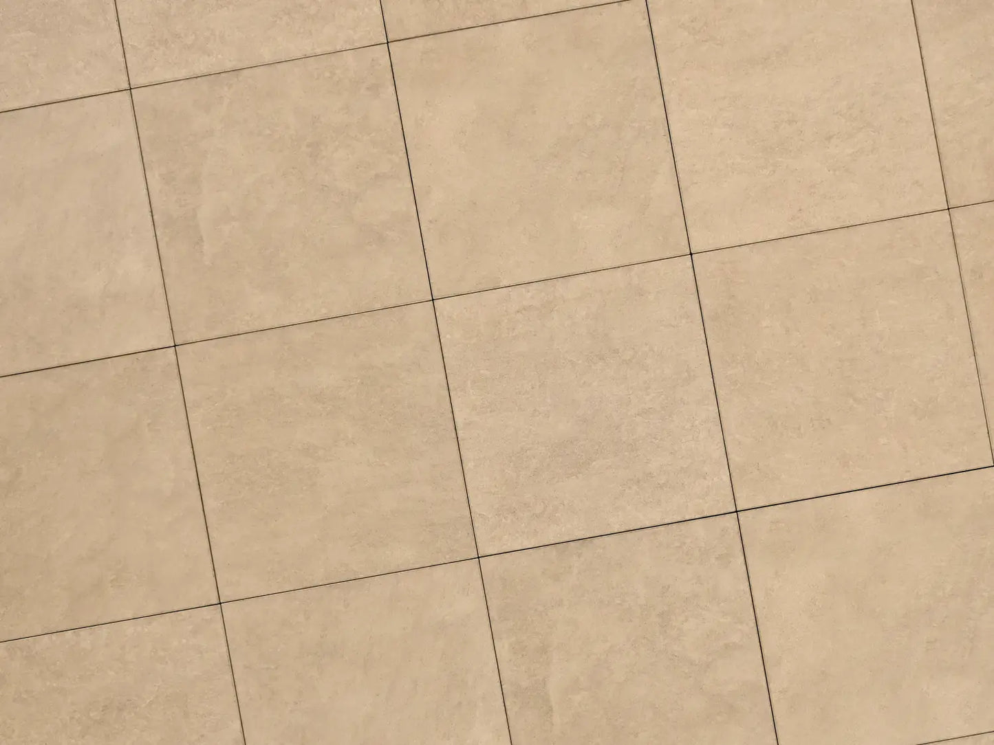 Verlegte CreativeLine-Platten in beige von Woehe & Heydemann in 60x60. Naturstein-Optik mit harmonischer Linienführung.