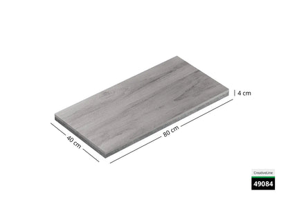 Saubere Schnittkante der 80x40 Terrassenplatte in grauer Holzoptik von Woehe & Heydemann mit Holz-Oberfläche  