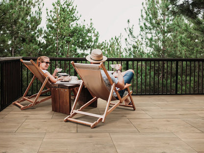 40x80 CreativeLine-Betonplatten in braunr Holz-Optik von Woehe & Heydemann verlegt auf einer modernen Terrasse