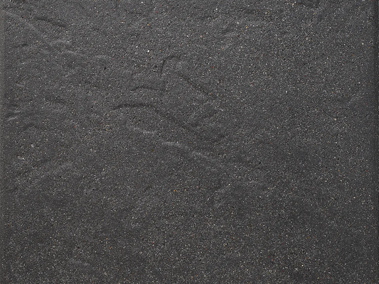 LuxoGran-Terrassenplatte in grauer Naturstein-Optik von Woehe & Heydemann mit strukturierter Oberfläche