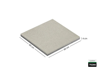 Saubere Schnittkante der 60x60 Terrassenplatte in beiger Natursteinoptik von Woehe & Heydemann mit feinkörniger Oberfläche  