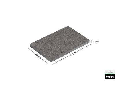 Saubere Schnittkante der 60x40 Terrassenplatte in grauer Natursteinoptik von Woehe & Heydemann mit feinkörniger Oberfläche  zum Aktionspreis 