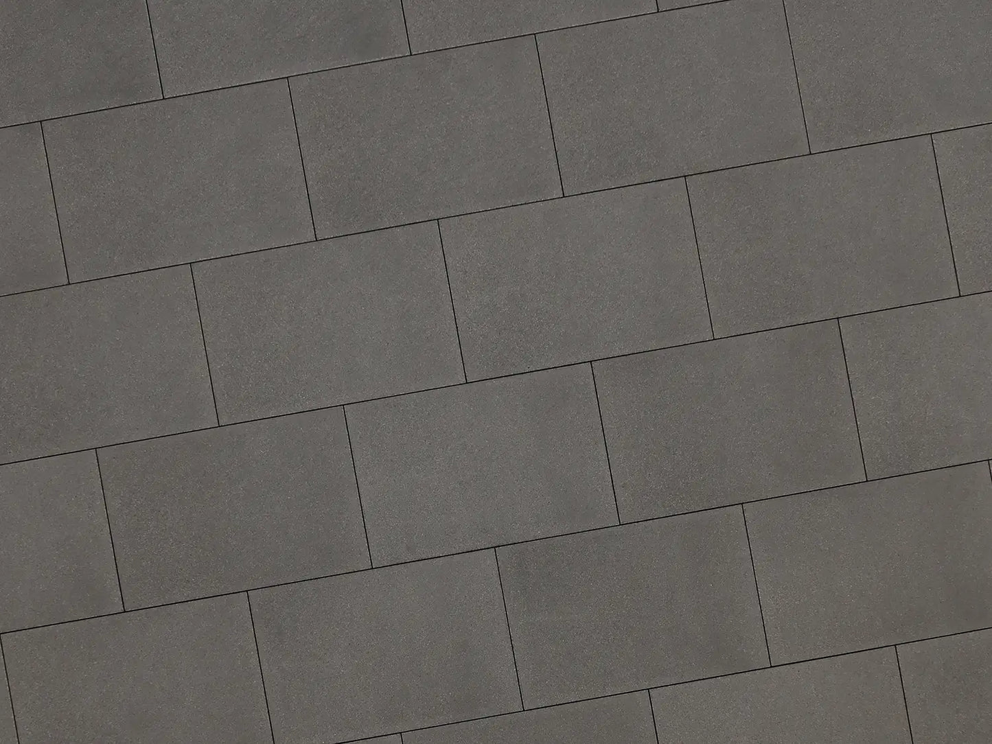 Verlegte LuxoGran-Platten in grau von Woehe & Heydemann in 60x40 – Naturstein-Optik mit harmonischer Linienführung 