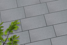 Verlegte LuxoGran-Platten in grau von Woehe & Heydemann in 80x40 – Naturstein-Optik mit harmonischer Linienführung 