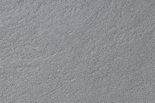 LuxoGran-Terrassenplatte in grauer Naturstein-Optik von Woehe & Heydemann - feine Oberfläche